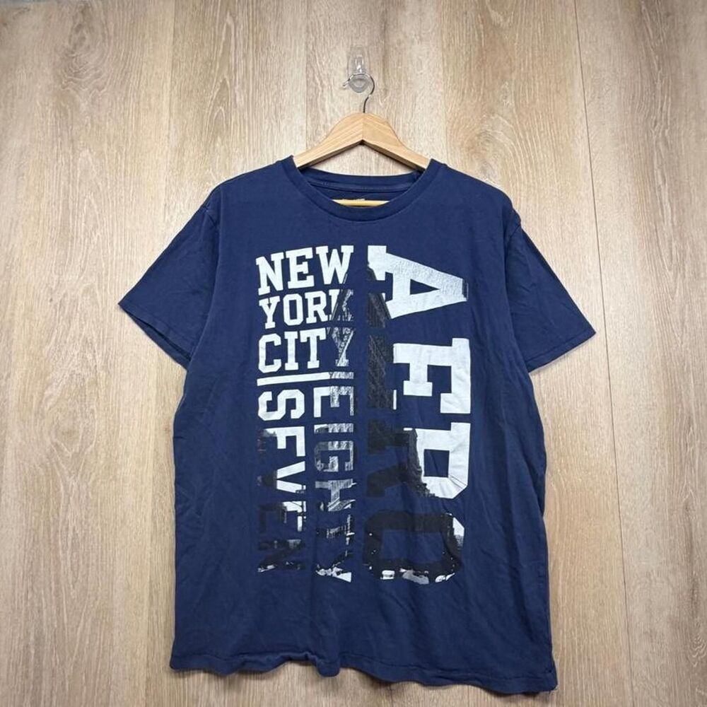 Aeropostale Men's Navy and Blue T-shirt